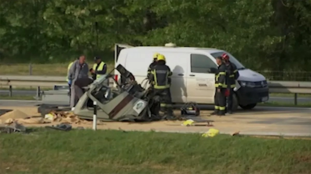 VIDEO Sudar dva kamiona na auto-putu kod Stare Pazove: Jedan vozač poginuo, došlo do curenja gasa  iz boca