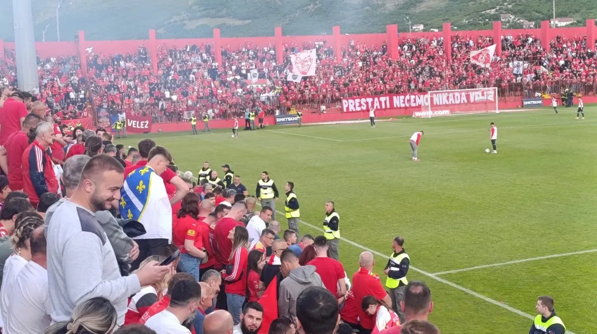 Prekinuto finale Kupa zbog nereda, golman pogođen bakljom VIDEO