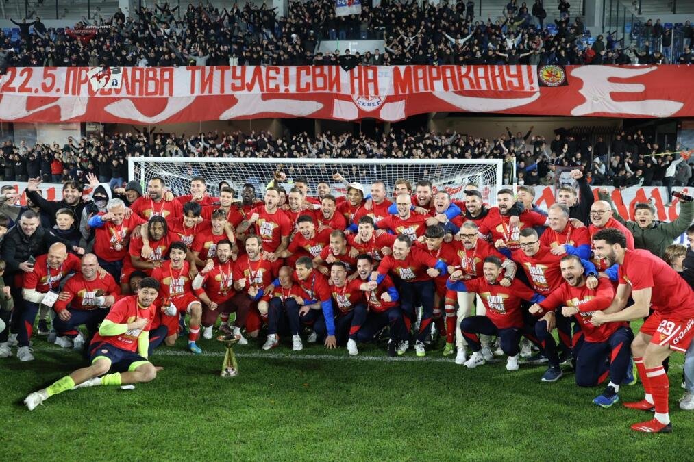CRVENO-BELA ERUPCIJA: Fudbaleri i navijači Crvene zvezde burno proslavili osvajanje Kupa Srbije