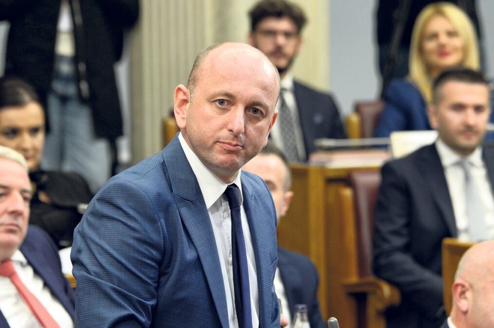 "POČINJE SPIRANJE SRAMOTE SA CRNOGORSKOG OBRAZA!" Milan Knežević u intervjuu za Kurir o otpriznanju tzv. Kosova u opštini Zeta: Ovo je samo prvi korak!
