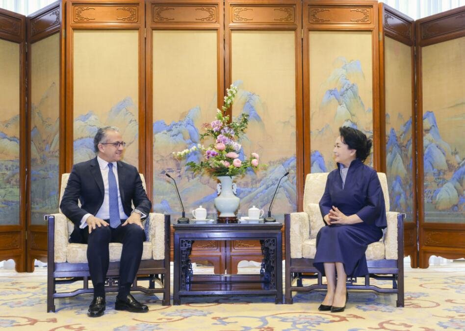 Peng Lijuan sastala se sa generalnim direktorom UNESCO u Pekingu