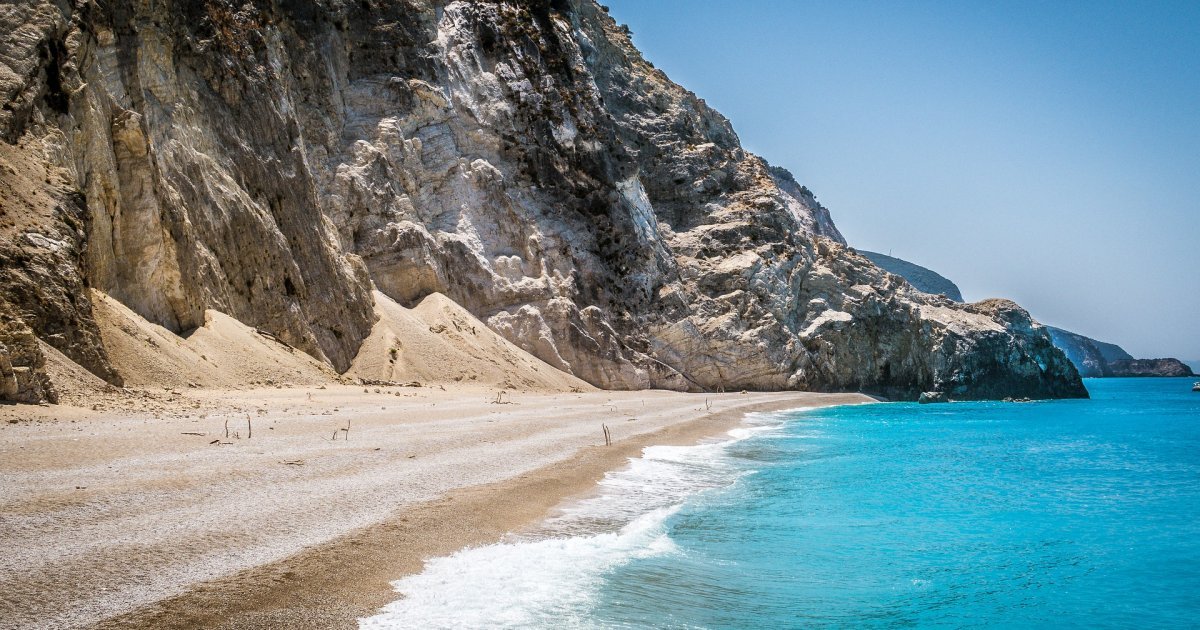 Grčka ima najlepšu plažu Evrope za 2026: Do stiže se peške ili čamcem, a beli pesak ostavlja bez daha
