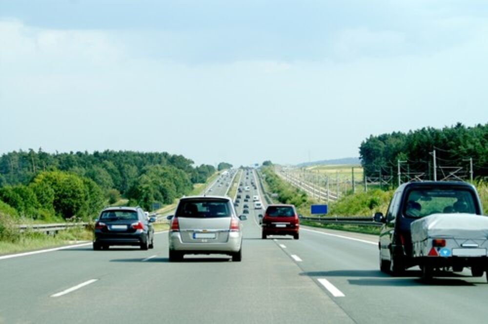 Ako u naseljenom mestu vozite brže od 30 km/h, možete ostati bez dozvole i platiti kaznu: Uvedene rigorozne promene
