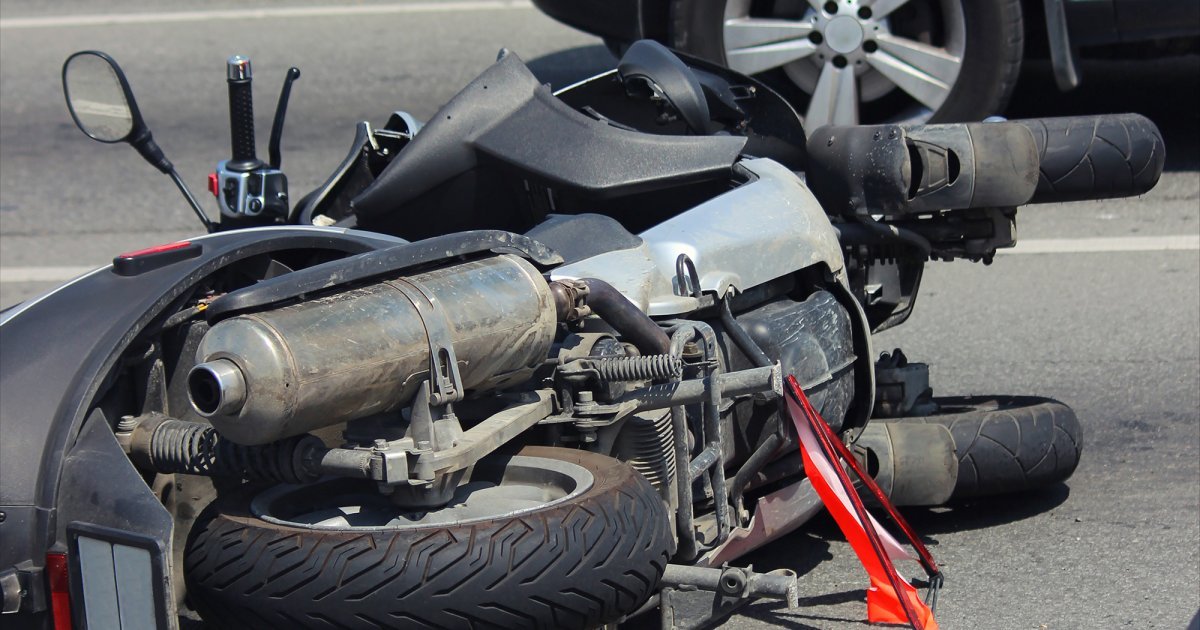 KOBNO PRETICANJE U BARAJEVU: Motociklista (37) se zakucao u "opel" preko pune linije, umro u bolnici