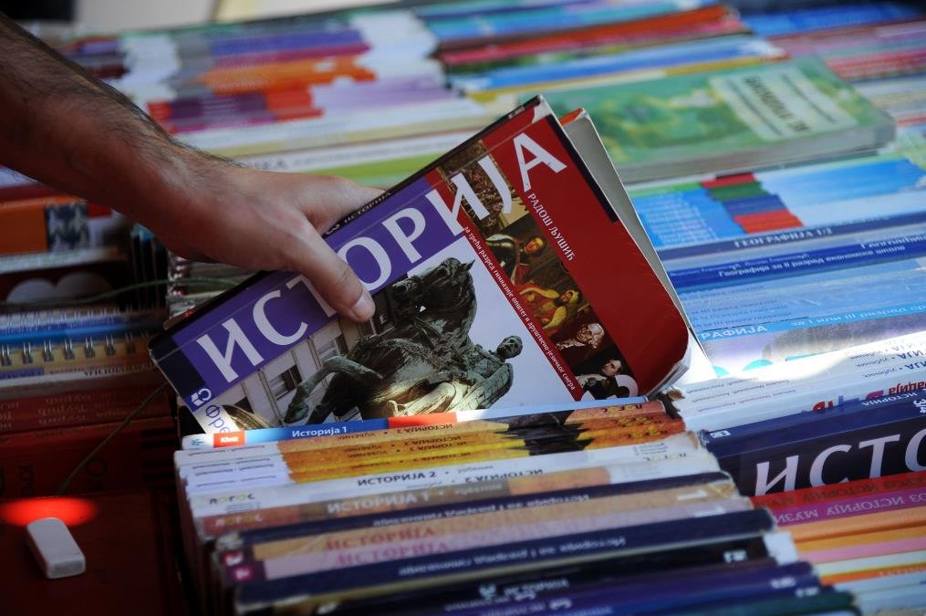 SVAKO DETE DOBIJA NOVAC ZA UDŽBENIKE, JAVNI POZIV U TOKU: Grad u Sremu daje do 14.000 dinara po učeniku