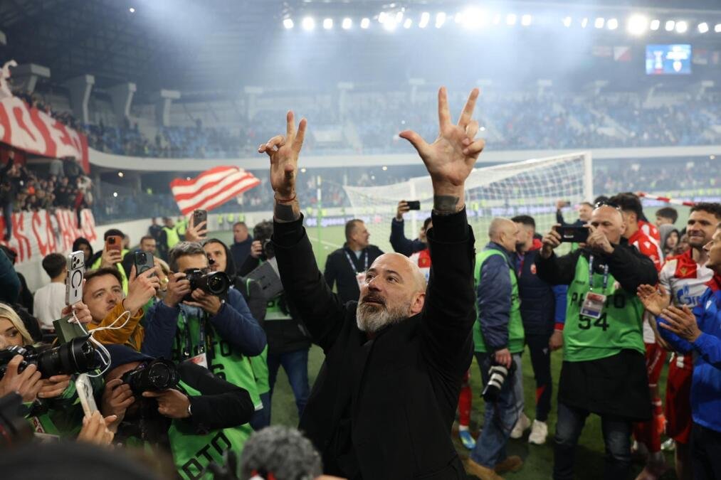 DEJAN STANKOVIĆ JE KRUPNA TRENERSKA ZVERKA! DA, OVAJ TROFEJ U KUPU JE NJEGOV MASTER RAD: Zvezda kad je najvažnije pokazala koliko je moćna!