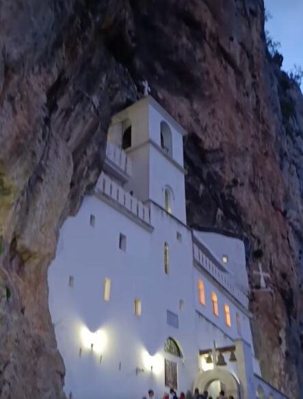 Ako odete na Ostrog, ovo nikako ne nosite iz manastira, smatra se velikim grehom: Mnogi vernici to ne znaju