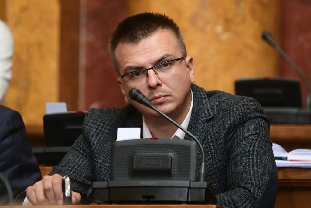 Parandilović nazvao Aleksandra Vučića srpskim Musolinijem pa dobio opomenu