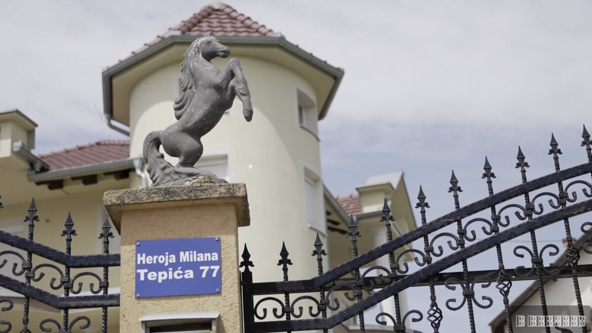 Srpsko selo od MILIJARDU EVRA: Vile od zlata i mermera, unutra Luj Viton zavese i Versaće pločice - po ulicama jure ferariji i poršei - kao u Monte Karlu (FOTO)