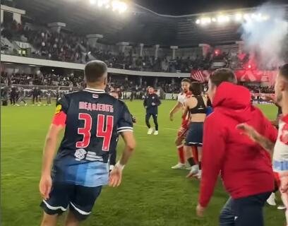ISPLIVAO SNIMAK TUČE FUDBALERA ZVEZDE I VOJVODINE KOJI SVE OTKRIVA! Evo kako je nastao haos i koji igrači su sve pokrenuli!