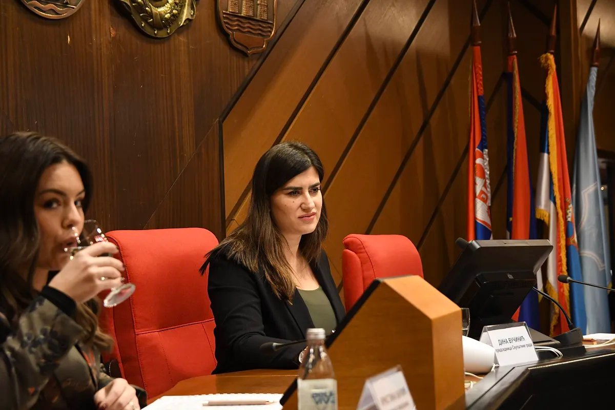 Odbornik SSP traži ostavku predsednice Skupštine Novog Sada: Udarala opozicionog odbornika i pokušala da ga spreči da  je snima telefonom