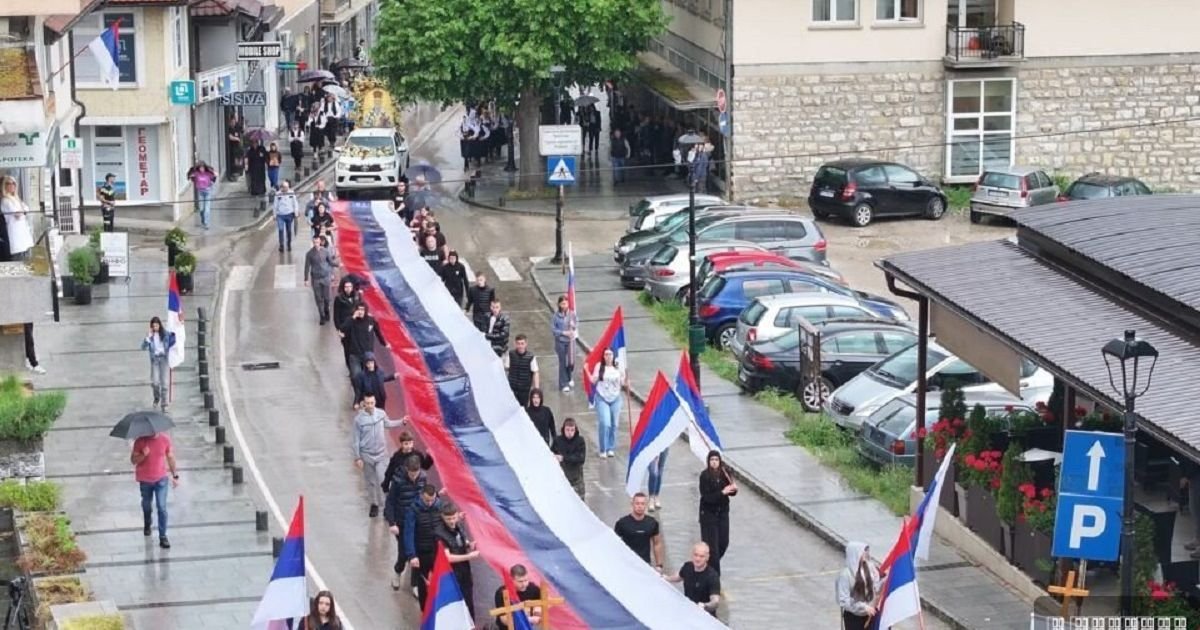 Ovaj grad u Srbiji ovo ne pamti: Hiljade ljudi na ulicama, a evo zašto je stigao gost iz Čikaga