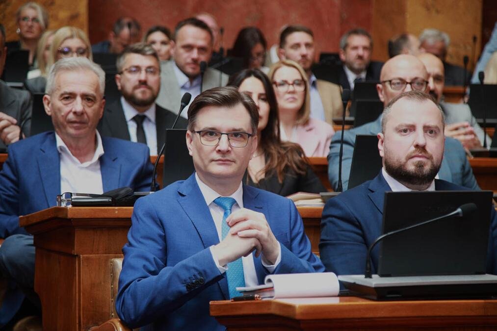 "GDE ĆE VAM DUŠA? NEPRIJAVLJENO DRŽE SKUP, BLOKIRAJU, ĐOKIĆ ODMAH DOTRČAO!" Jovanov o incidentu kod Pravnog: Kad je dete poginulo on otišao na proslavu (VIDEO)