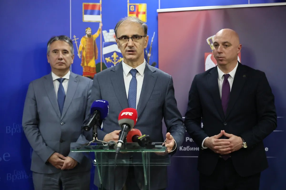 Macut otvorio u Vranju prvu mobilnu kancelariju predsednika Vlade