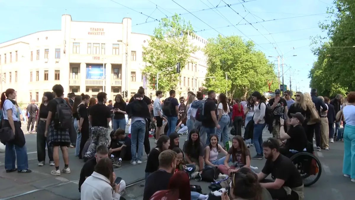 AP o incidentu na protestu u Beogradu, Vučićevoj vlasti i odnosu Srbije i EU