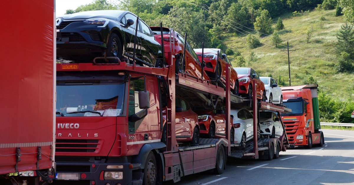Teretnjaci na izlazu iz Srbije čekaju po 3 sata na Batrovcima i 2 sata na Sremskoj Rači
