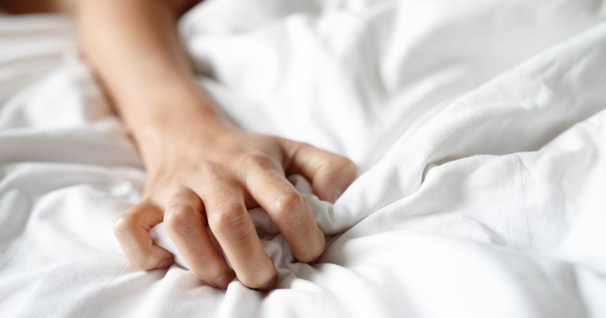 Zaboravite na skupe igračke: 22 stvari iz vaše kuhinje i kupatila garantuju vrhunac u krevetu