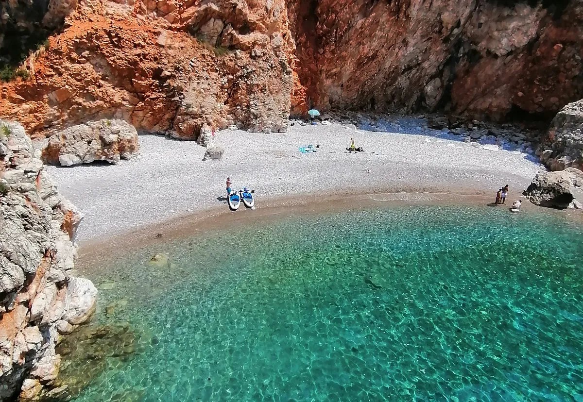 Plaža u Crnoj Gori koja je toliko lepa da bi joj pozavidela i najlepša u Grčkoj: Boja mora je nestvarna