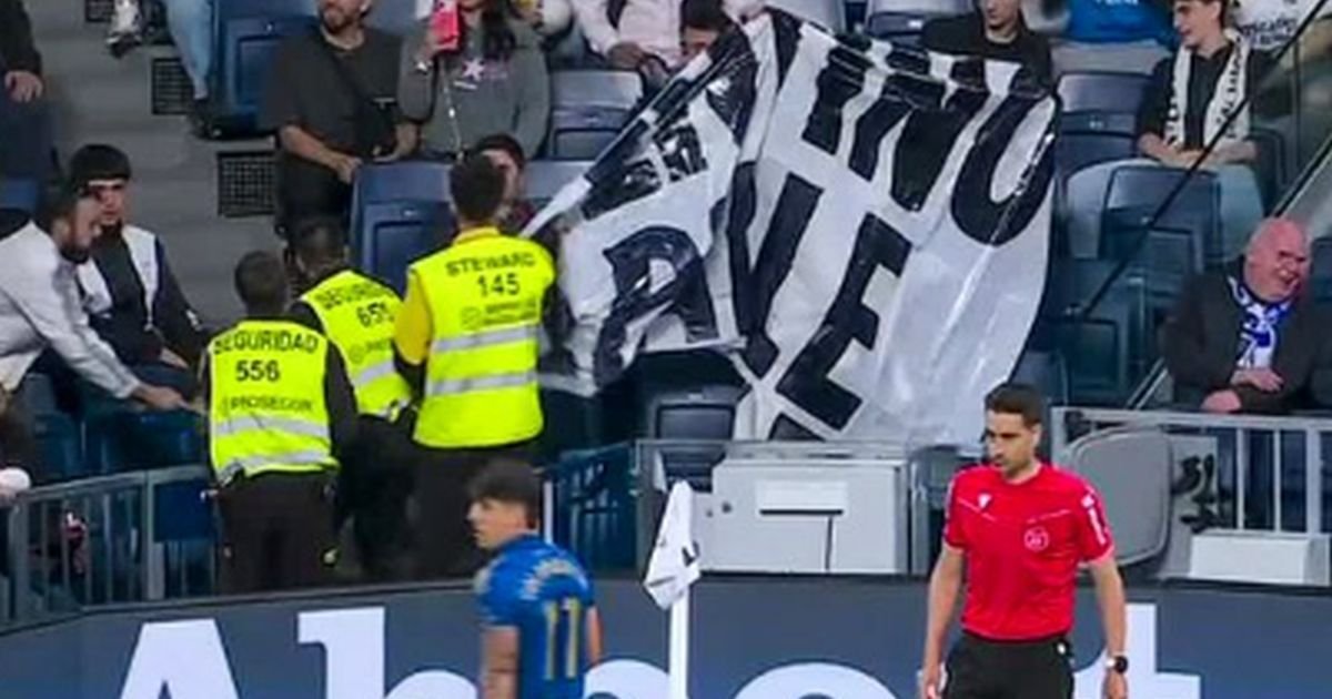 Haos na utakmici Real Madrida: Navijač doneo transparent protiv Pereza, redari ga odmah oteli