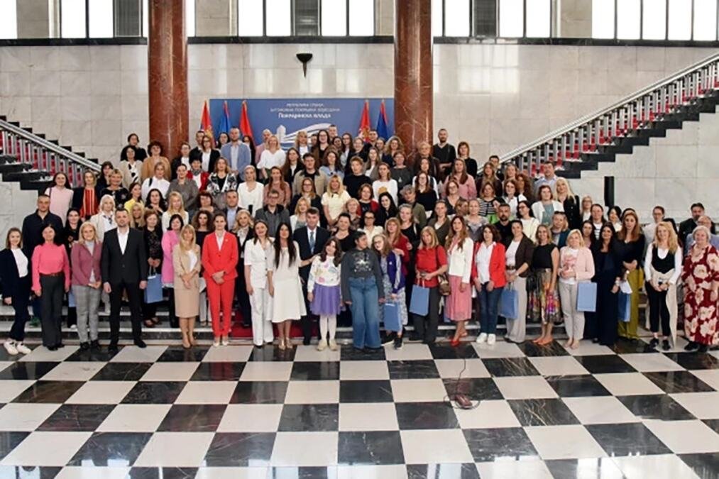 Nagrađene 53 škole u Vojvodini: Dodeljena priznanja u okviru programa "Za čistije i zelenije škole" (FOTO)
