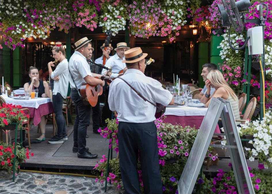 U SUBOTU PO PODNE BEOGRAĐANI ĆE SE SJATITI NA OVO MESTO: Svečano se otvara letnja sezona u Skadarliji, biće mnogo pesme, igre, smeha i muzike!