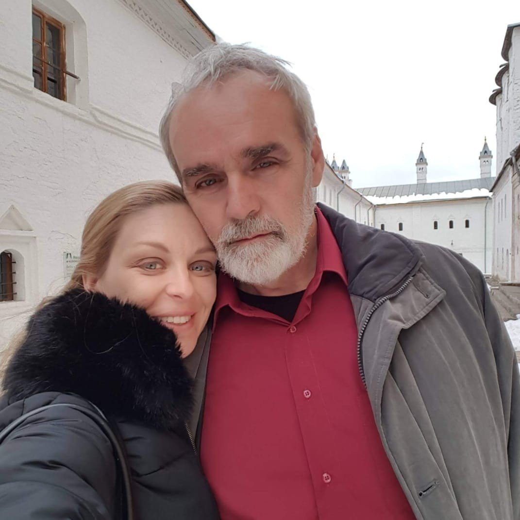 Žena našeg glumca porodila se u kadi: Ovako je opisala neobično iskustvo "Svečano je presekao pupčanu vrpcu"