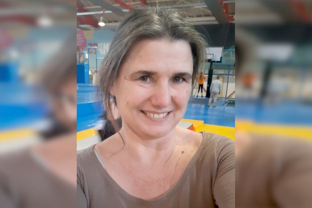 NESTALA MAJKA ČETVORO DECE, PORODICA DOBILA JEZIVU PORUKU: Policija i ćerka u šoku, stigao misteriozni mejl! Nanjušili je i psi, ali se trag OHLADIO