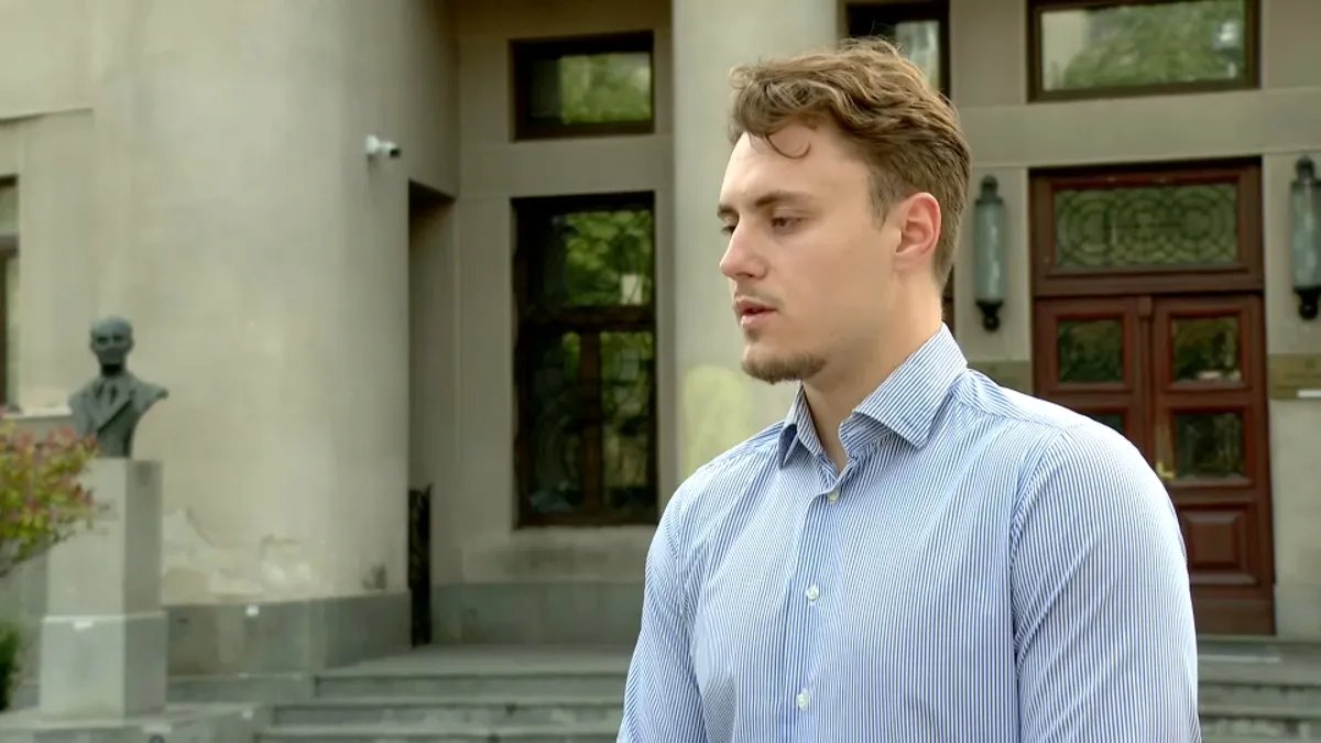 Ispred Pravnog fakulteta mirno: Šetnja do Palate pravde gde će biti održano ročište studentima koji su hapšeni na Vidovdan