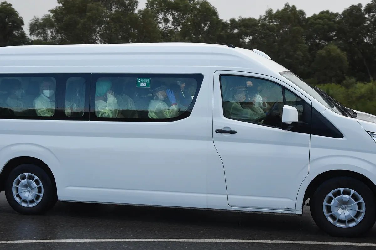 Šest putnika sa broda pogođenog hantavirusom stiglo u Australiju na tronedeljni karantin