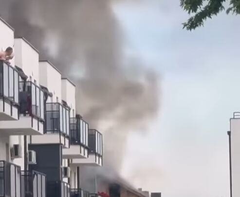 VELIKI POŽAR U NOVOM SADU: Gust dim se nadvio nad naseljem, vatra izbila u dvorištu kuće (VIDEO)