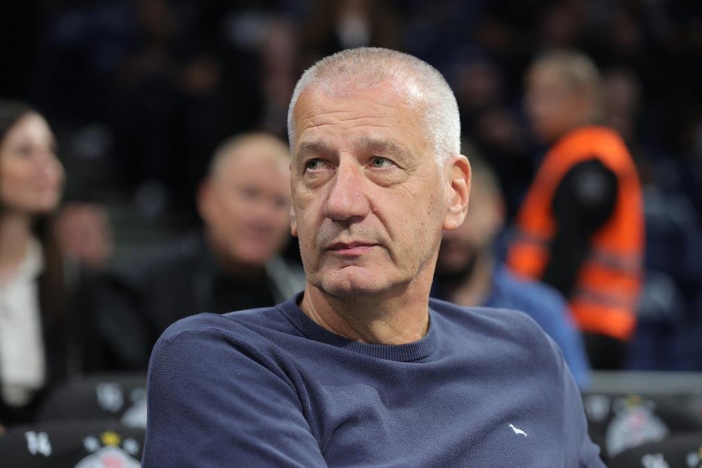 ACA PETROVIĆ SE NALJUTIO NA HRVATSKOG NOVINARA ZBOG TEKSTA: Oglasio se i održao mu bukvicu na Tviteru: "Stvarno si prevršio svaku meru"