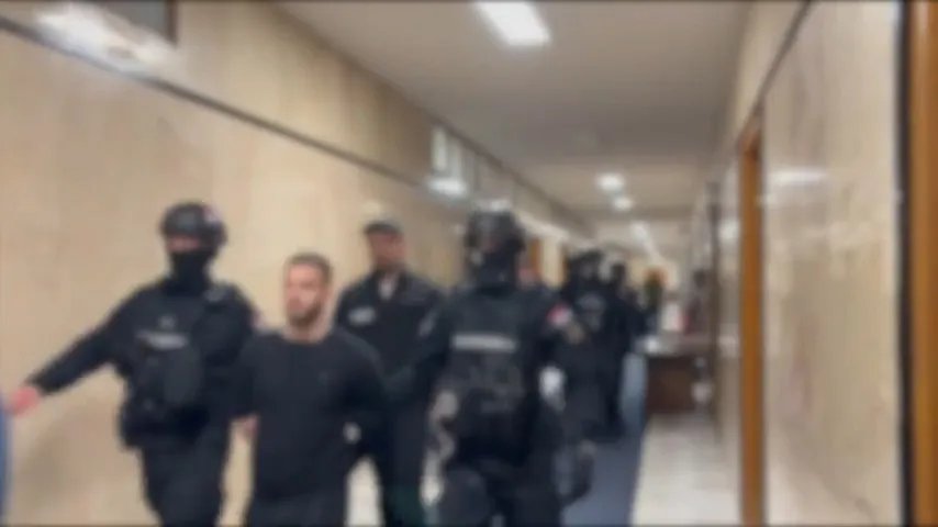 VIDEO Ovako su privedeni osumnjičeni za nestanak člana Kekine grupe: Među uhapšenima i načelnik beogradske policije i još trojica policajaca