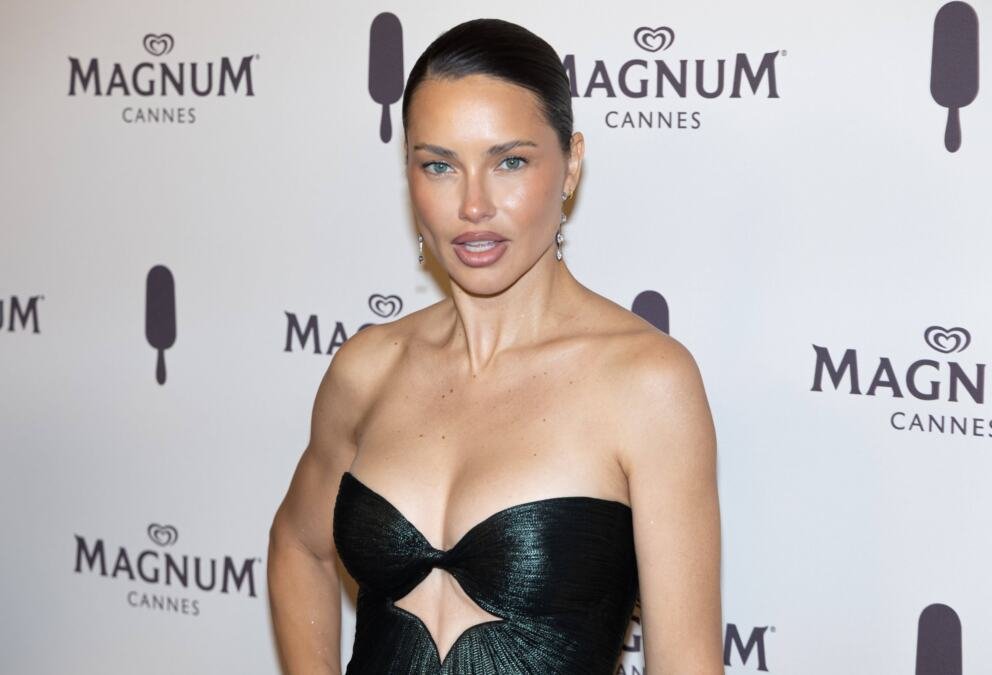 Gola ramena i telo od milion dolara: Adrijana Lima protresla Kan jednom od najlepših haljina do sad