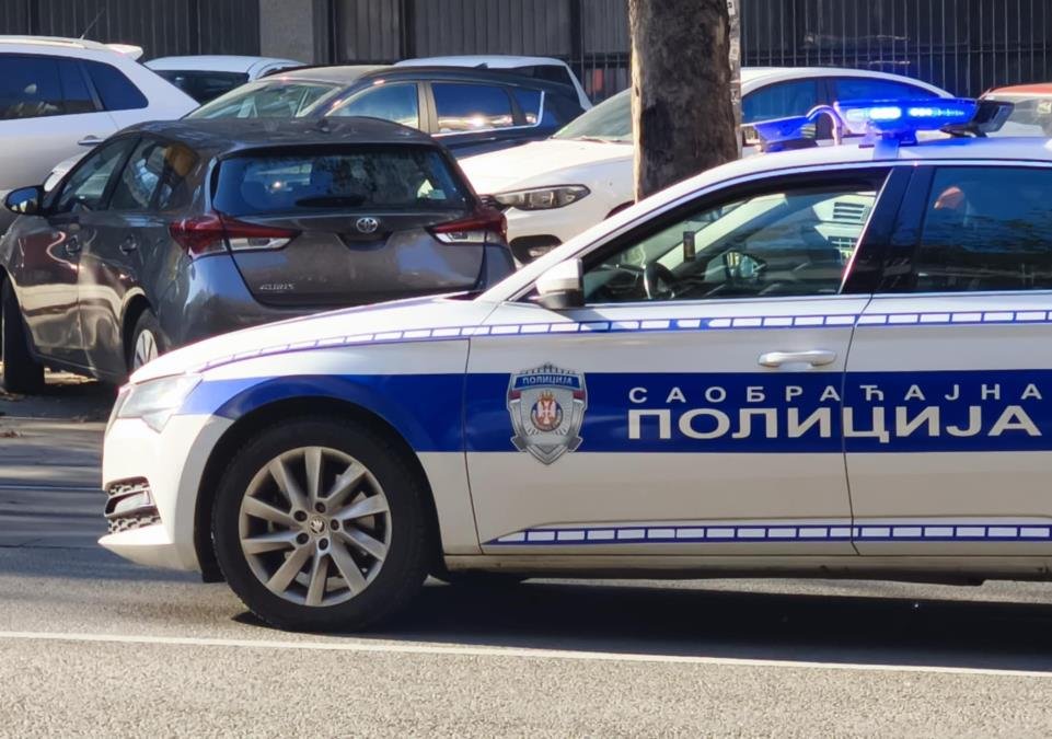 NESVAKIDAŠNJA DRAMA KOD ČAČKA: Mladić teško povređen, kolega ga krvavog brzo vozio! Policija ih zaustavila, pa odmah uključili rotaciju