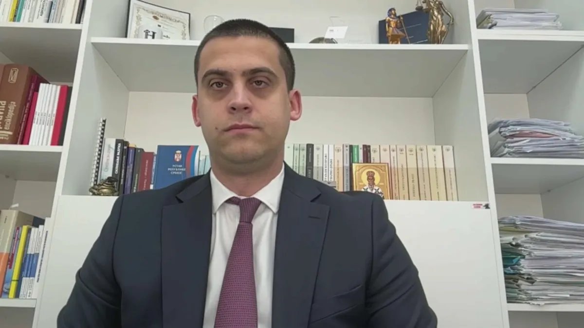 Odbornik opozicije udaljen sa sednice Skupštine Užica: "Izneo da je desetak funkcionera SNS bilo okruženo licima iz kriminalne sredine"