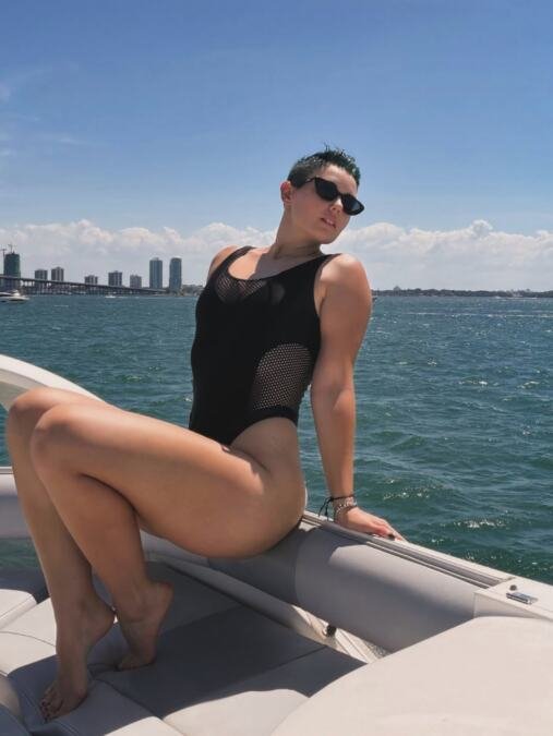Odrasla pod strogim pravilima crkve, a danas od svog tela plaća doktorat: Otvorila OnlyFans i mesečno zarađuje koliko i profesori za godinu dana!