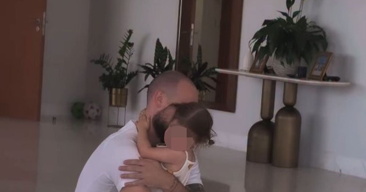 "Kad se tata vrati iz karantina": Mala Nora ne pušta oca - Ana Rajković podelila neodoljiv prizor iz doma