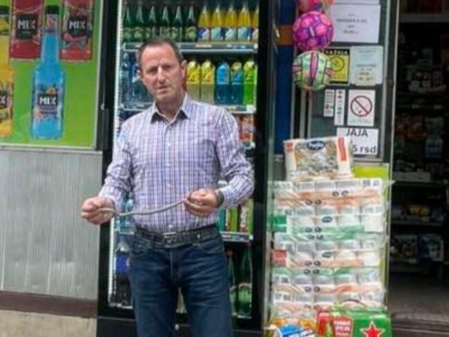 Užički lovac na zmije u prvoj intervenciji ove godine: Na dan Svetog Jeremije uhvatio smukulju u Rosuljama (FOTO)