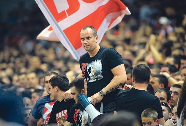 UKINUTA PRESUDA ODBEGLOM UBICI VOĐE NAVIJAČA CRVENE ZVEZDE! Velibor Dunjić izrešetan u kolima ispred popularnog splava, zbog ovoga će se Đuroviću ponovo suditi!