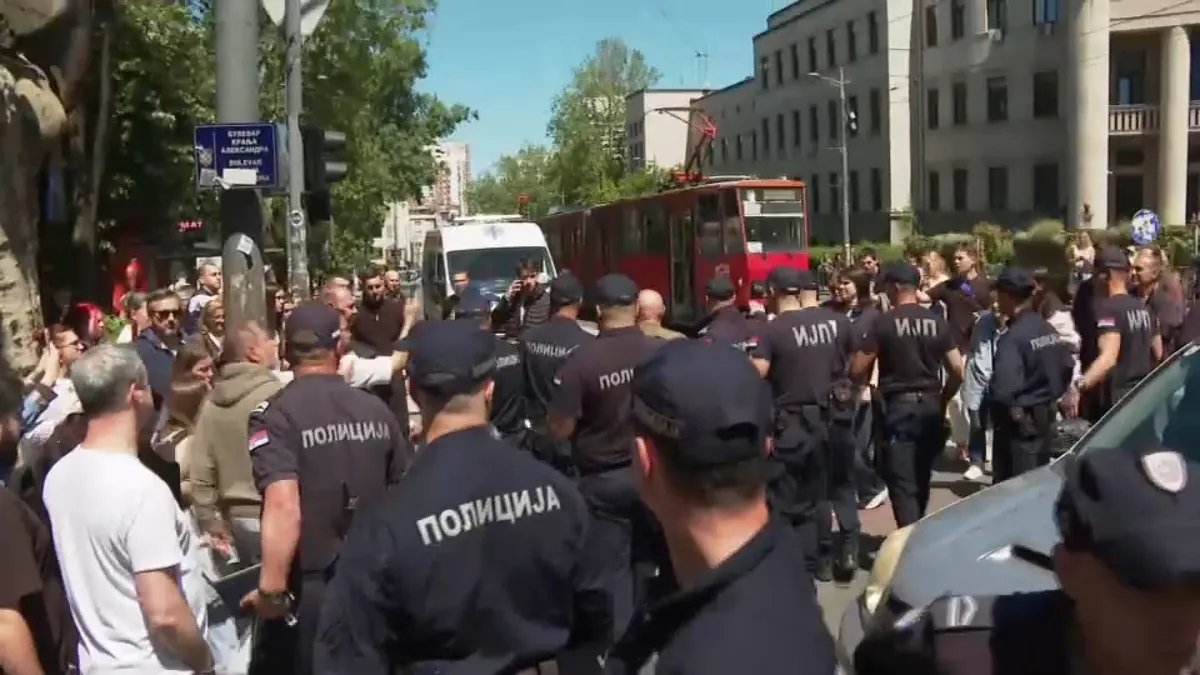 Kod Pravnog 90-godišnjaku slomljeni kuk i pršljen: Da li vlast relativizuje gaženje na ulicama