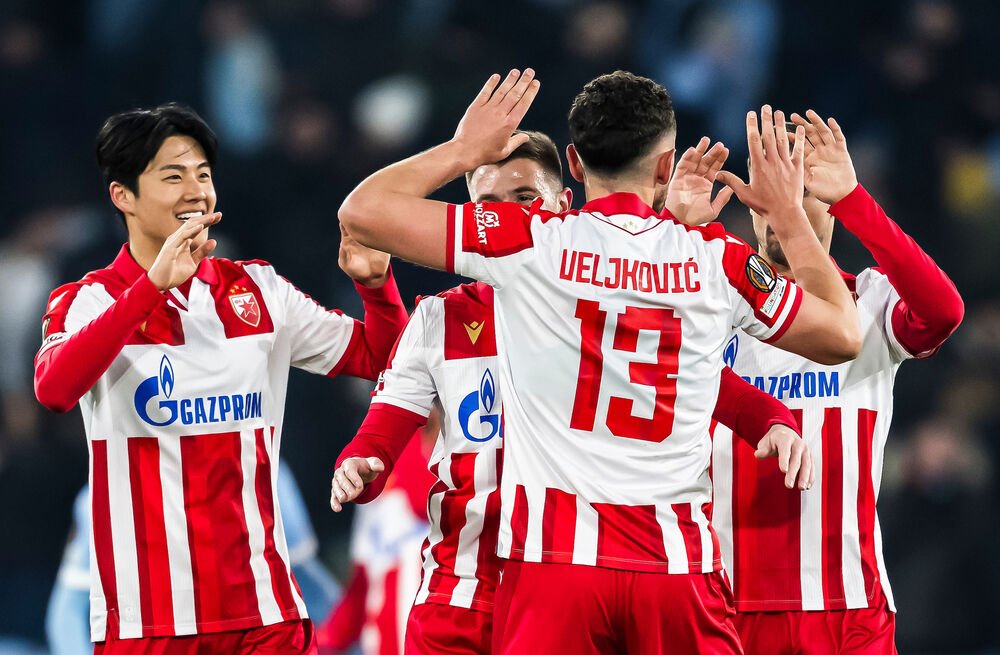 Seol dočekan kao Bog u Južnoj Koreji - potpisao i dres Crvene zvezde (Video)