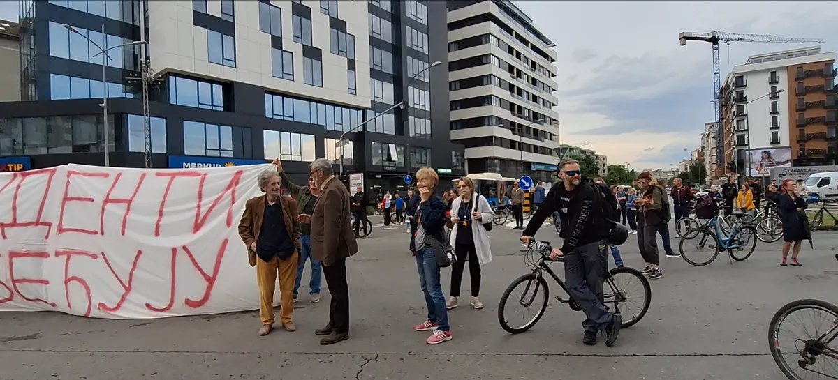 Okončana blokada raskrsnice kod novosadskog sajma, ali se dve grupe građana ne razilaze
