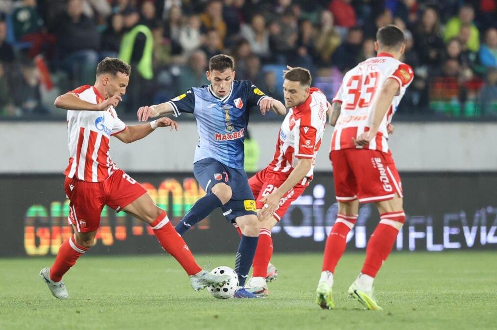 SRPSKI REPREZENTATIVAC OD LETA U CRVENO-BELOM DRESU? Sprema se velika transfer bomba!