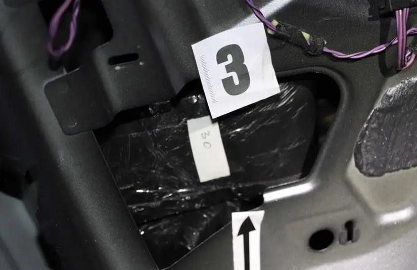 UKRAJINAC POKUŠAO DA PROŠVERCUJE POLA MILIONA EVRA, PAO U HRVATSKOJ: Sakrio lovu u automobilu, evo za šta se sada tereti (FOTO)