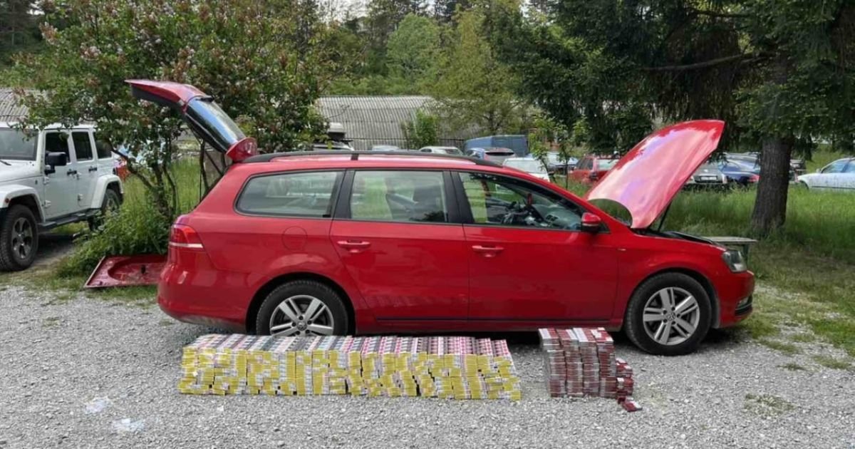 Mladić iz Novog Pazara u automobilu sa beogradskim tablicama krio dva tajna bunkera puna duvana (FOTO)