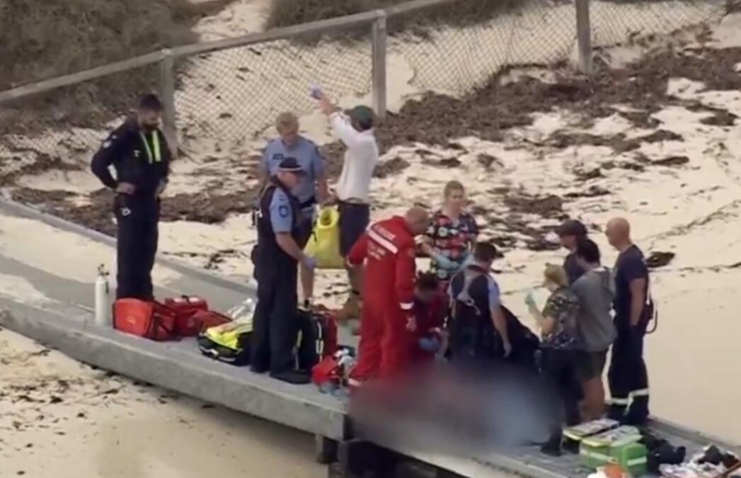 (UZNEMIRUJUĆI VIDEO) HOROR NA POPULARNOM TURISTIČKOM OSTRVU! Velika bela ajkula duga 5 METARA RASKOMADALA tridesetosmogodišnjeg muškarca!