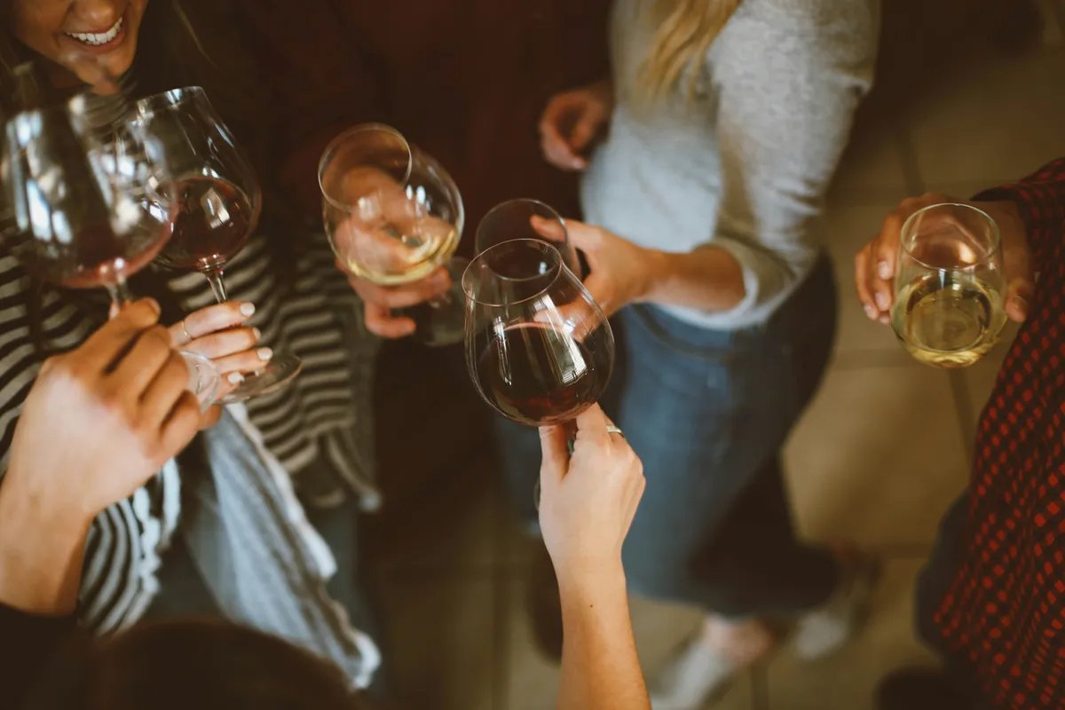 Ovo je jedino alkoholno piće koje lekari preporučuju i kažu da je dobro za nas, ali uz jedno važno upozorenje