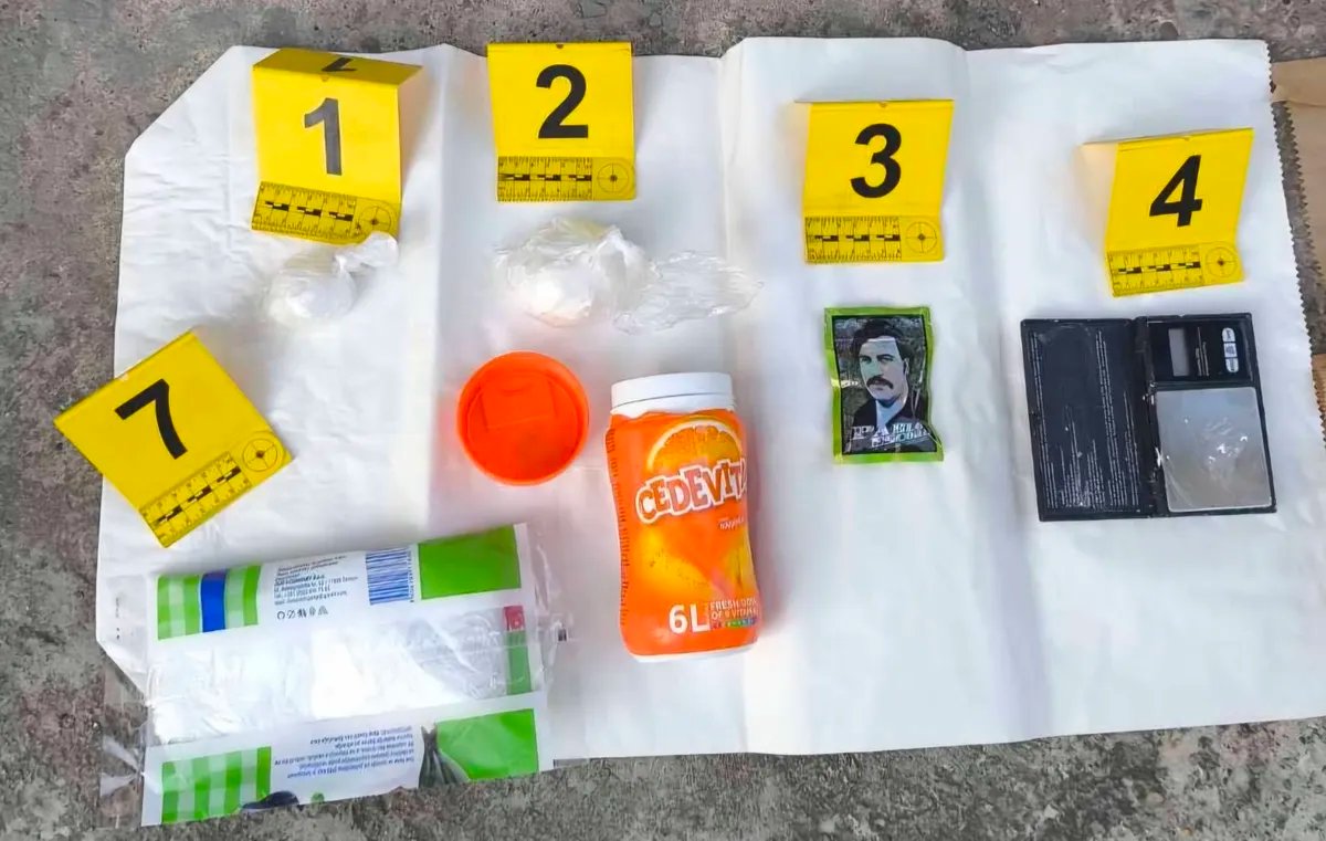 Pretresom stana pronađeno 850 grama amfetamina, 21-godišnjaku određeno zadržavanje (FOTO)