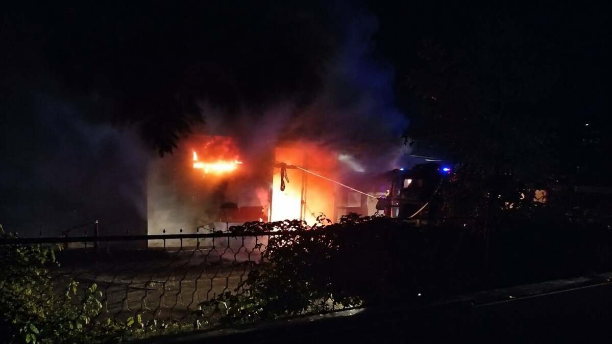 Buktinja progutala objekat usred noći: Stravičan požar u Kikindi iza sebe ostavio pustoš (FOTO/VIDEO)