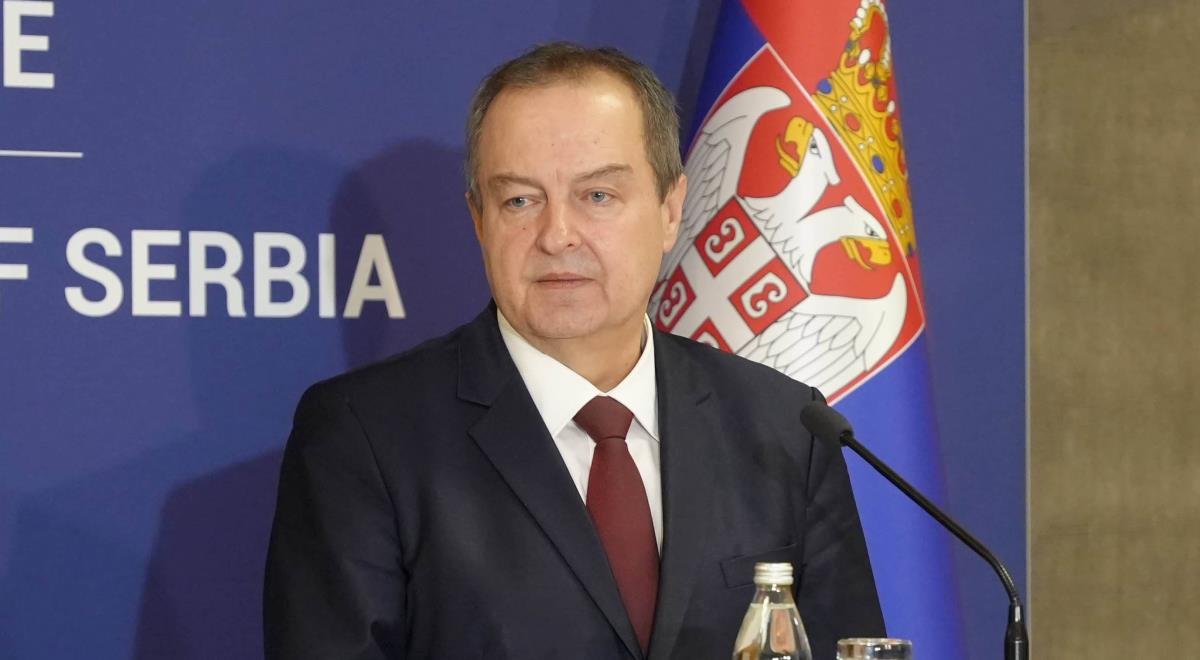 MUP SE HITNO OGLASIO, NAJOŠTRIJE DEMANTUJU IZMIŠLJOTINE! Ministar Dačić nije u bolnici, obavlja redovne dužnosti: On je doneo odluku o smeni Veselina Milića